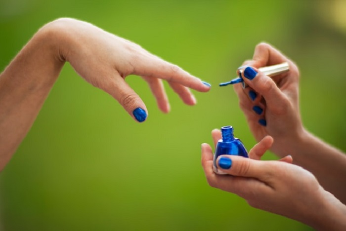 How to Match Your Nails with Your Skin Tone and Outfit