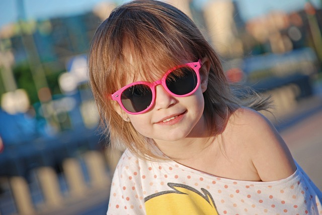 A kid wears sunglass