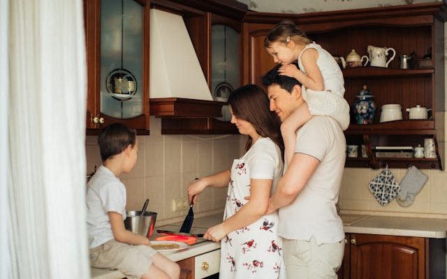 Chelsea Acton's famous parenting